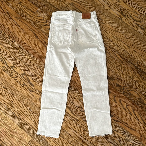 White Levis jeans  🌸 3 for $25 - Picture 3 of 6